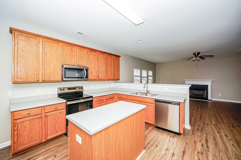 2,265/Mo, 8627 Oak Dr NE Charlotte, NC 28269 Kitchen View