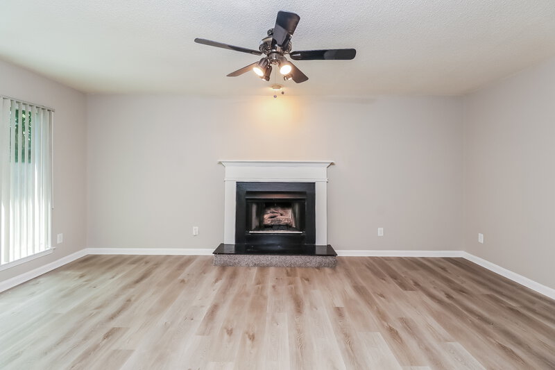 1,900/Mo, 7524 Heronwood Ln Charlotte, NC 28227 Living Room View