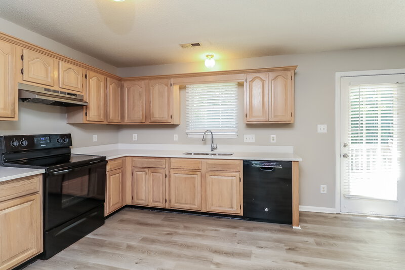 1,900/Mo, 7524 Heronwood Ln Charlotte, NC 28227 Kitchen View