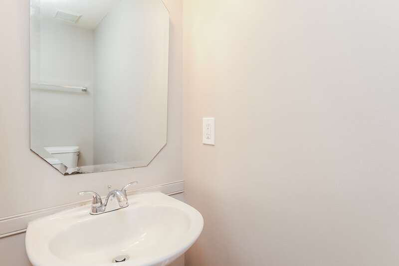 1,900/Mo, 7524 Heronwood Ln Charlotte, NC 28227 Bathroom View