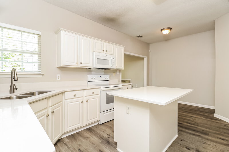 2,235/Mo, 13412 Michael Lynn Rd Charlotte, NC 28278 Kitchen View