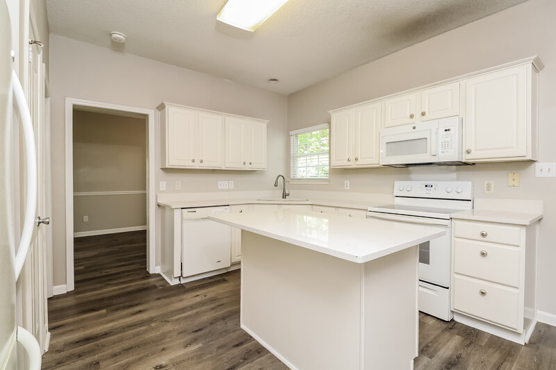 2,235/Mo, 13412 Michael Lynn Rd Charlotte, NC 28278 Kitchen View 2