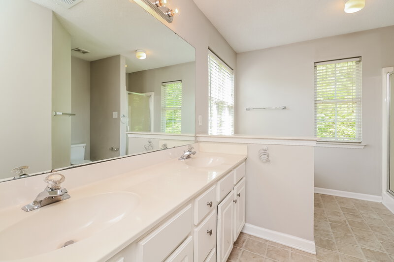 2,235/Mo, 13412 Michael Lynn Rd Charlotte, NC 28278 Main Bathroom View