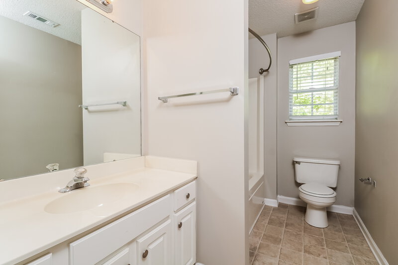 2,235/Mo, 13412 Michael Lynn Rd Charlotte, NC 28278 Main Bathroom View 2