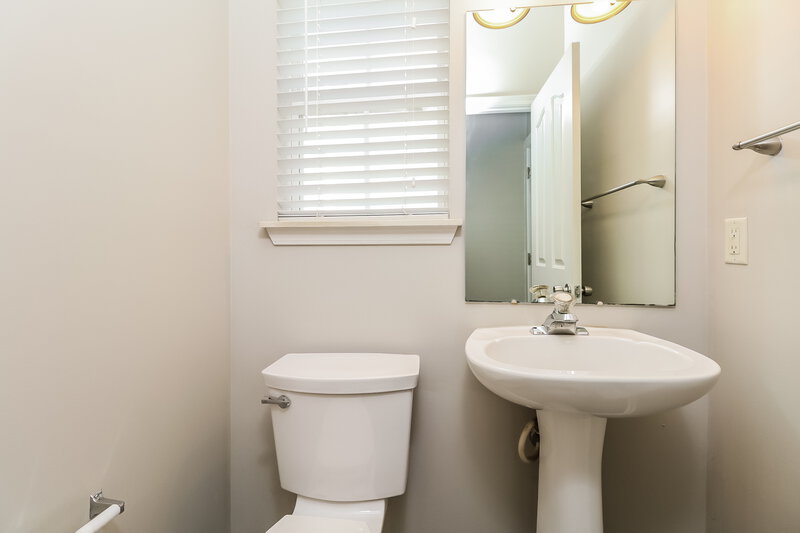 2,235/Mo, 13412 Michael Lynn Rd Charlotte, NC 28278 Bathroom View