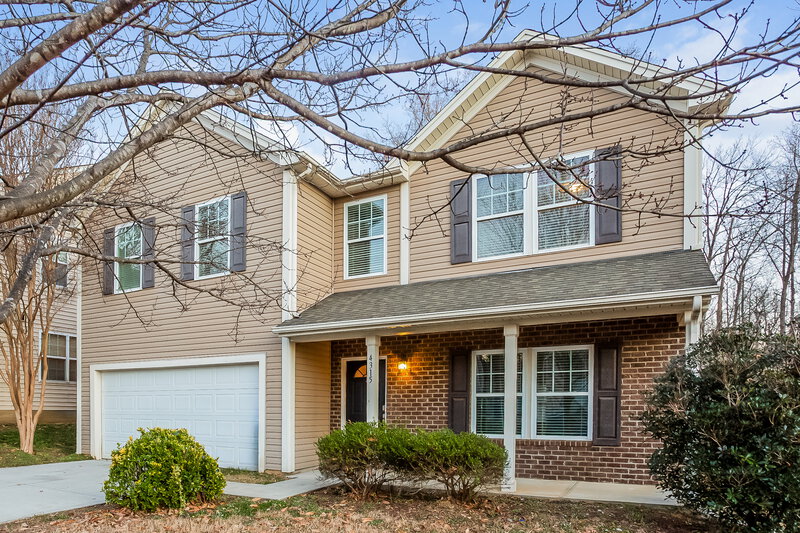 2,390/Mo, 4315 Houldsworth Dr Charlotte, NC 28213 Front View 2