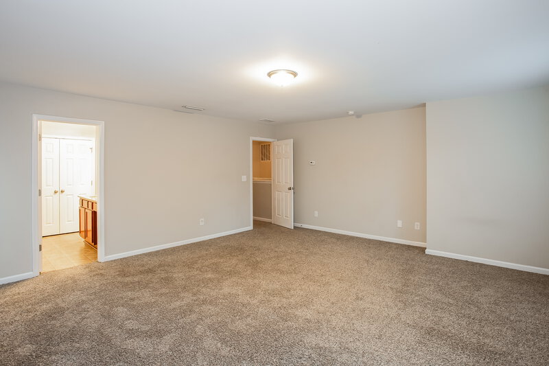 2,390/Mo, 4315 Houldsworth Dr Charlotte, NC 28213 Main Bedroom View 2