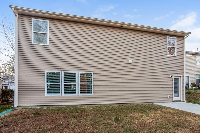 2,390/Mo, 4315 Houldsworth Dr Charlotte, NC 28213 Rear View