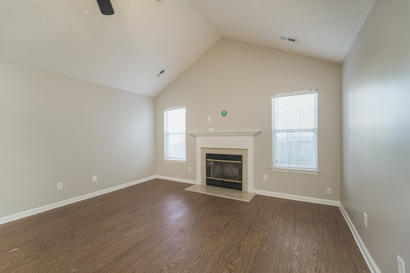 1,655/Mo, 10416 Battle Ct Charlotte, NC 28215 Living Room View