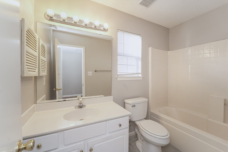 1,655/Mo, 10416 Battle Ct Charlotte, NC 28215 Bathroom View