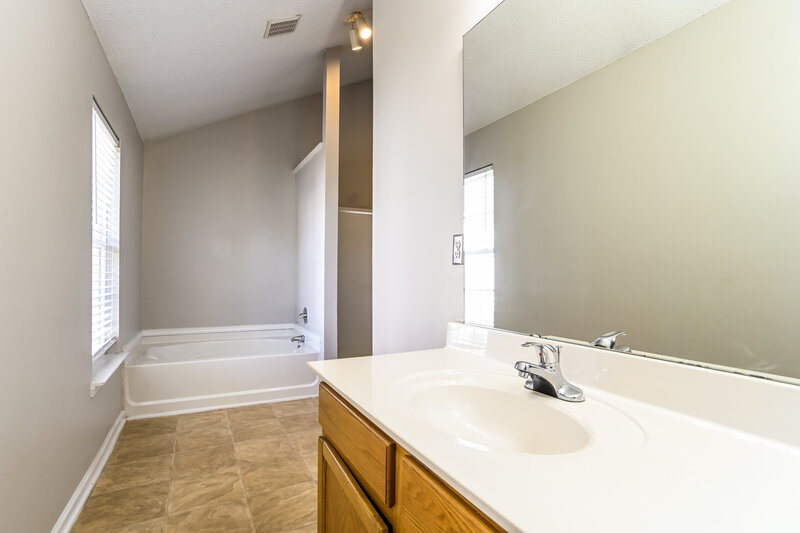 2,060/Mo, 426 Havenbrook Way NW Concord, NC 28027 Main Bathroom View