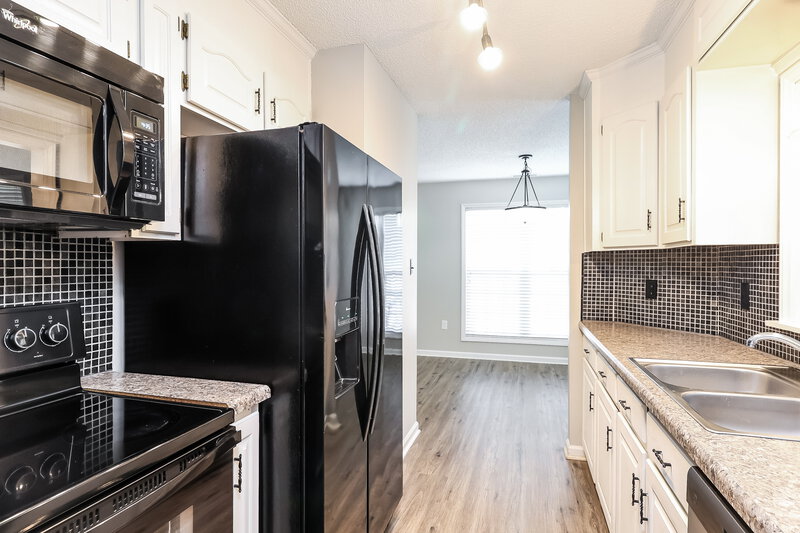 2,125/Mo, 310 Tamarack Dr Matthews, NC 28104 Kitchen View