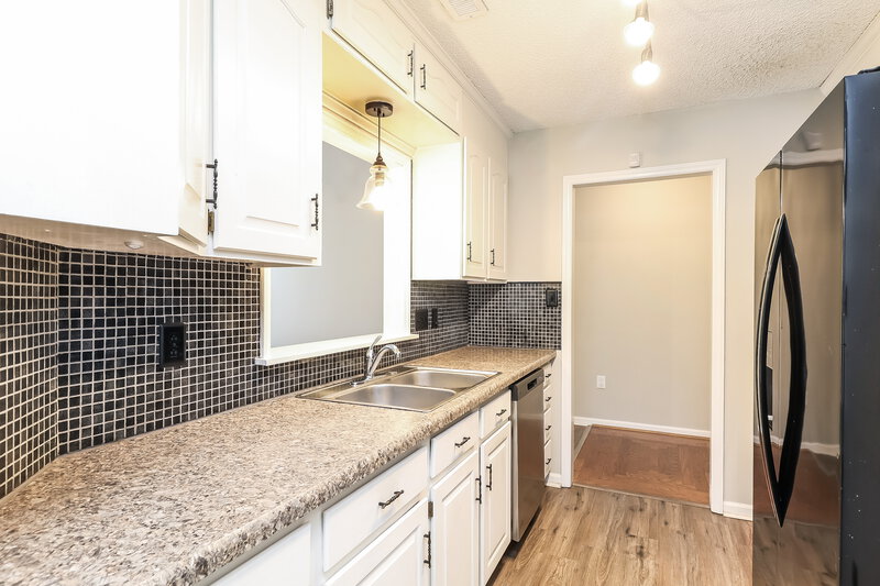 2,125/Mo, 310 Tamarack Dr Matthews, NC 28104 Kitchen View 2