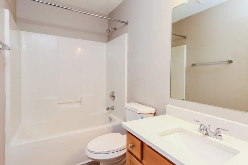 1,855/Mo, 6403 Wedron Ct Charlotte, NC 28216 Bathroom View