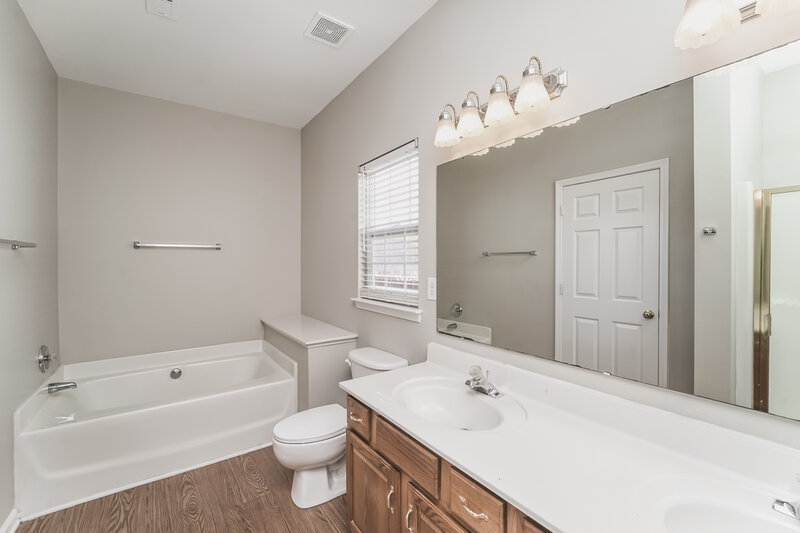 2,230/Mo, 4305 David Cox Rd Charlotte, NC 28269 Main Bathroom View