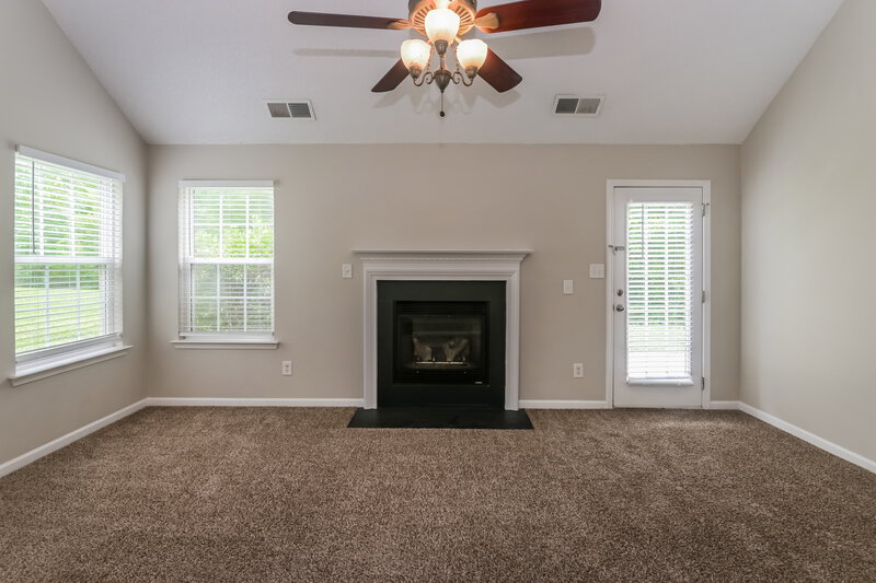 1,965/Mo, 10606 Pickerel Ln Charlotte, NC 28213 Living Room View 2