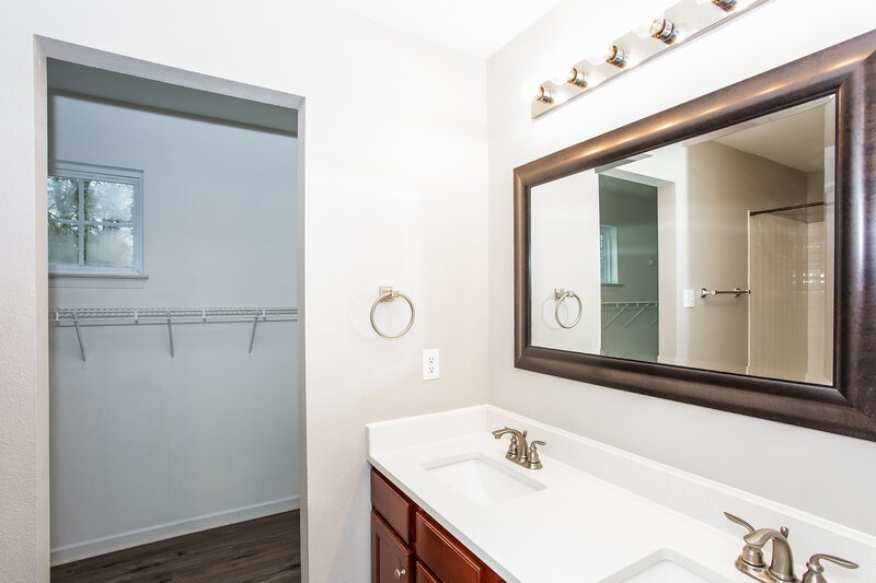 2,050/Mo, 4012 Chandler Haven Dr Charlotte, NC 28269 Main Bathroom View