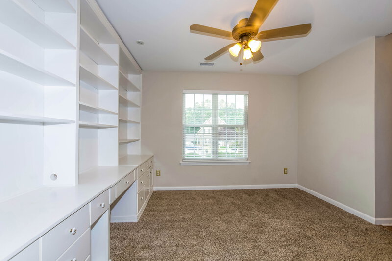 1,830/Mo, 6507 Pepperbush Ct Charlotte, NC 28262 Living Room View 2