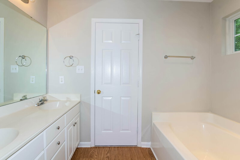 1,830/Mo, 6507 Pepperbush Ct Charlotte, NC 28262 Master Bathroom View