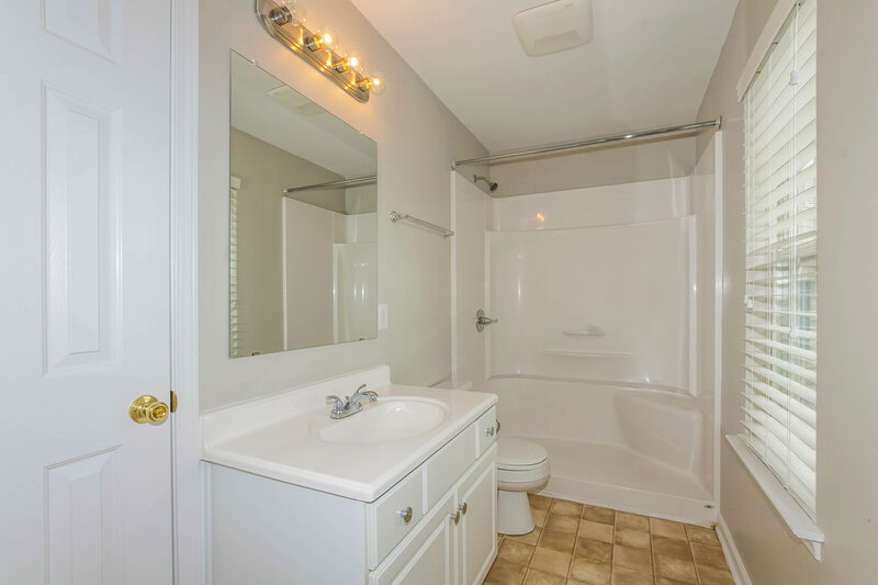 1,830/Mo, 6507 Pepperbush Ct Charlotte, NC 28262 Bathroom View