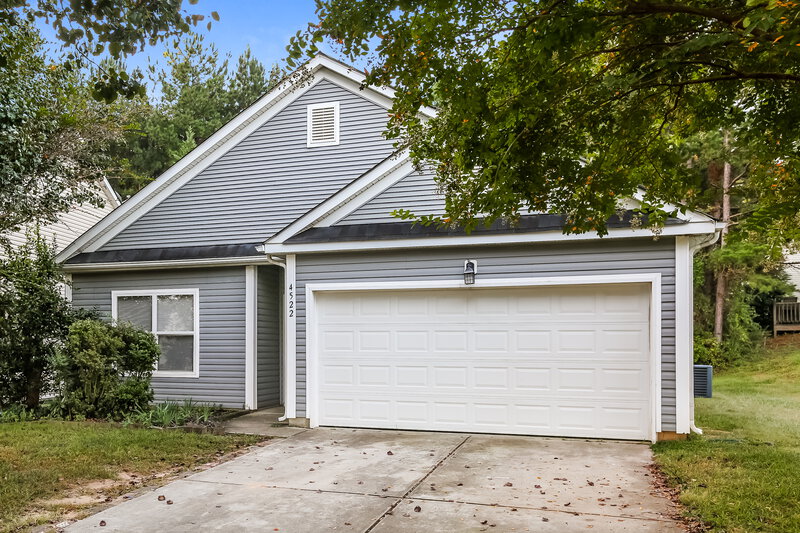 1,850/Mo, 4522 Potters Glen Rd Charlotte, NC 28269 Front View