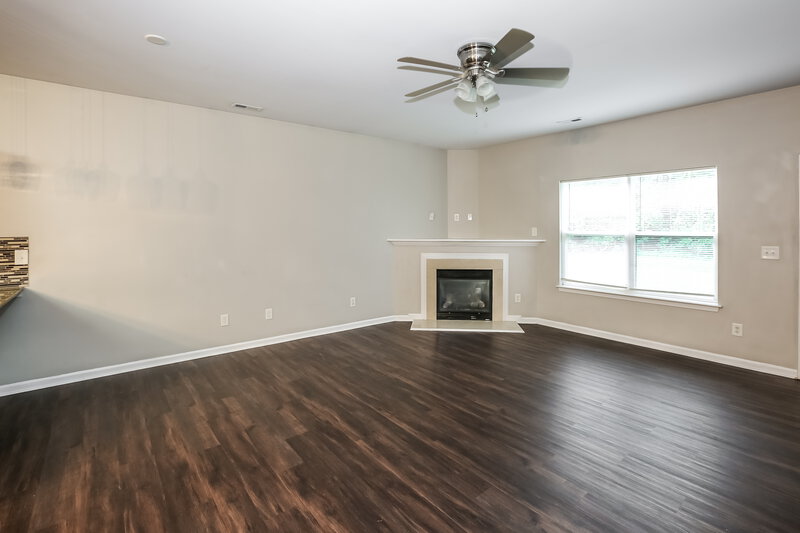 1,850/Mo, 4522 Potters Glen Rd Charlotte, NC 28269 Living Room View