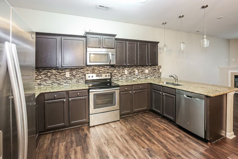 1,850/Mo, 4522 Potters Glen Rd Charlotte, NC 28269 Kitchen View