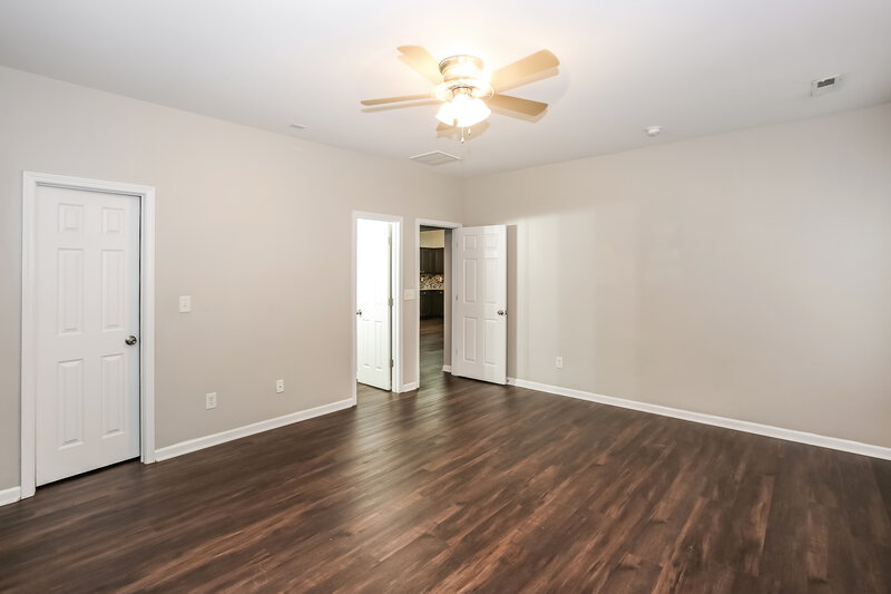 1,850/Mo, 4522 Potters Glen Rd Charlotte, NC 28269 Main Bedroom View