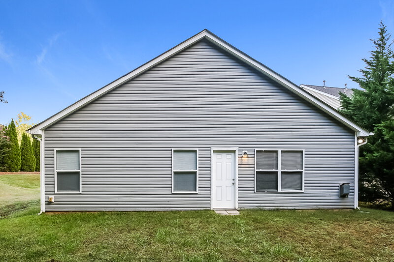 1,850/Mo, 4522 Potters Glen Rd Charlotte, NC 28269 Rear View 2