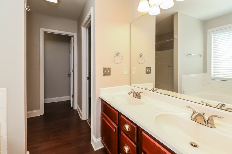 2,100/Mo, 2569 Paddle Pl NW Concord, NC 28027 Main Bathroom View