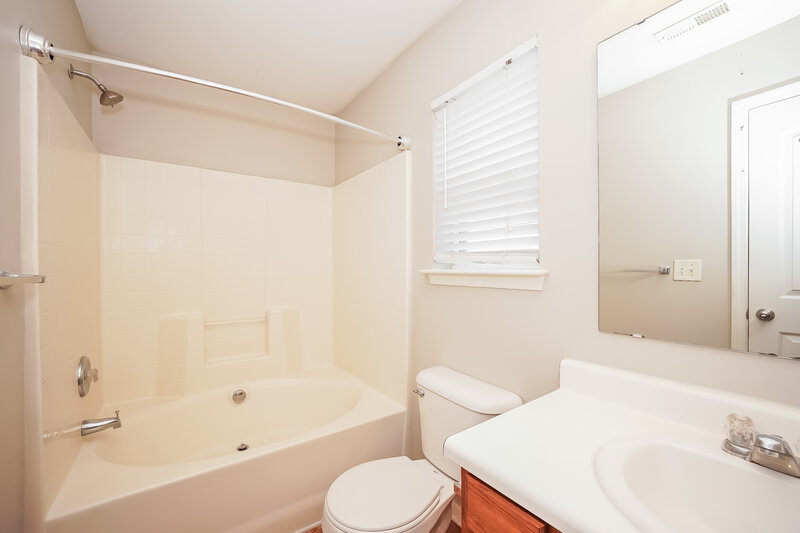 1,905/Mo, 523 Mountain Quail Dr Charlotte, NC 28216 Main Bathroom View