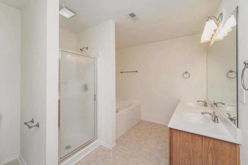 2,350/Mo, 1646 Rustic Arch Way Huntersville, NC 28078 Main Bathroom View