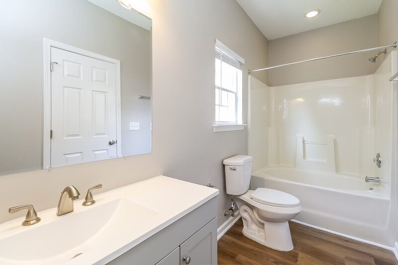 1,765/Mo, 197 Everett Park Dr Mooresville, NC 28115 Main Bathroom View