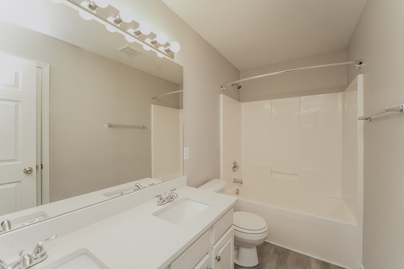 3,540/Mo, 10528 Adlin Ave Charlotte, NC 28262 Bathroom View
