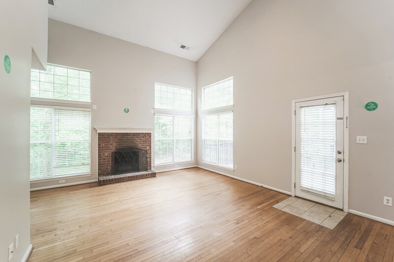 1,840/Mo, 8400 Woodford Bridge Dr Charlotte, NC 28216 Living Room View 2