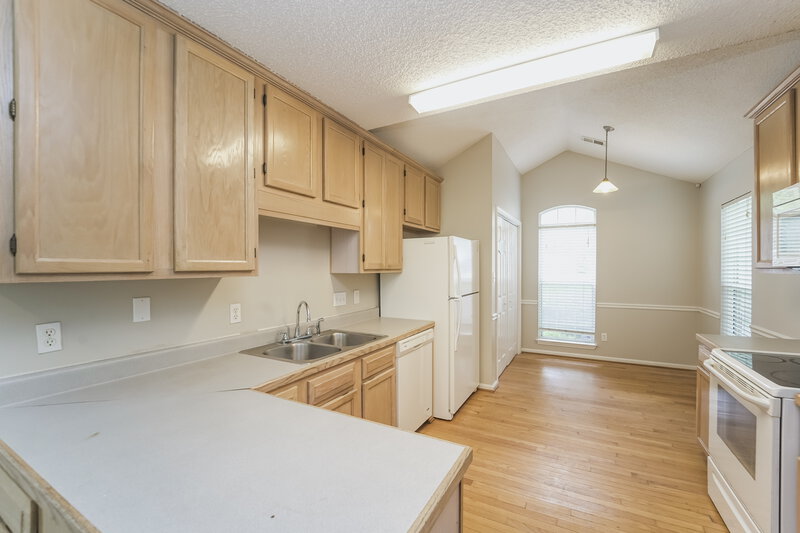 1,840/Mo, 8400 Woodford Bridge Dr Charlotte, NC 28216 Kitchen View 2