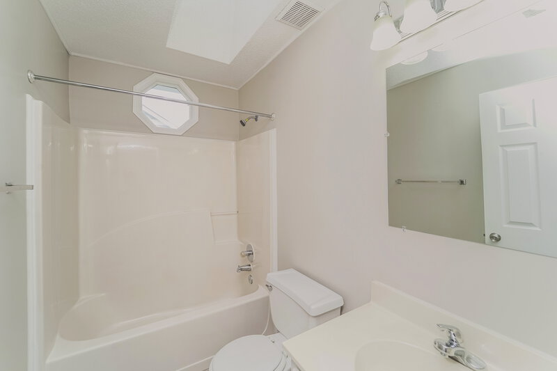 1,840/Mo, 8400 Woodford Bridge Dr Charlotte, NC 28216 Bathroom View