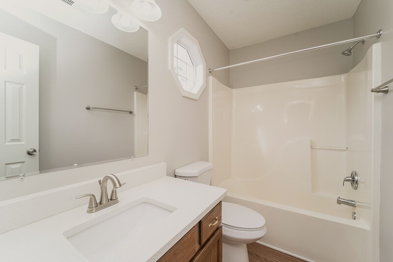 3,400/Mo, 12311 Old Timber Rd Charlotte, NC 28269 Main Bathroom View