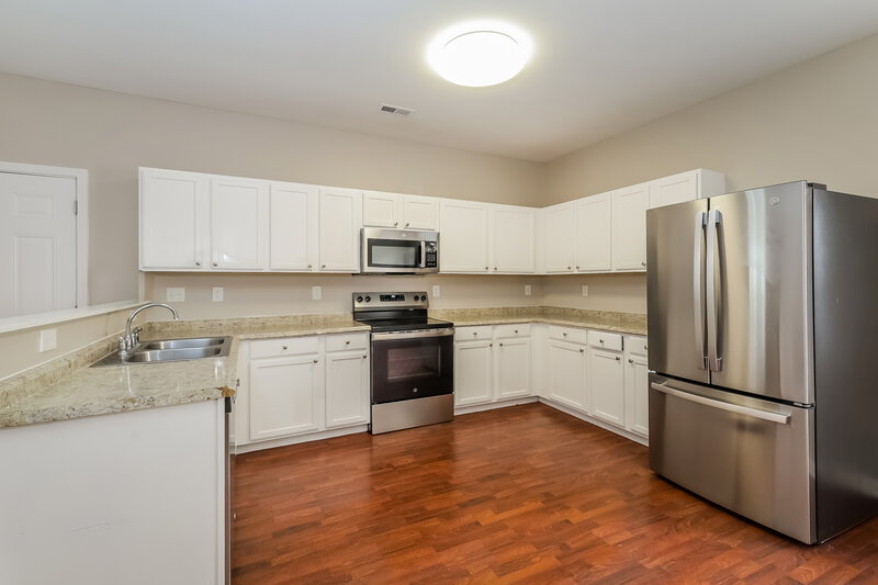 2,475/Mo, 15134 Dehavilland Dr Charlotte, NC 28278 Kitchen View 2