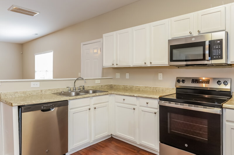 2,475/Mo, 15134 Dehavilland Dr Charlotte, NC 28278 Kitchen View 3