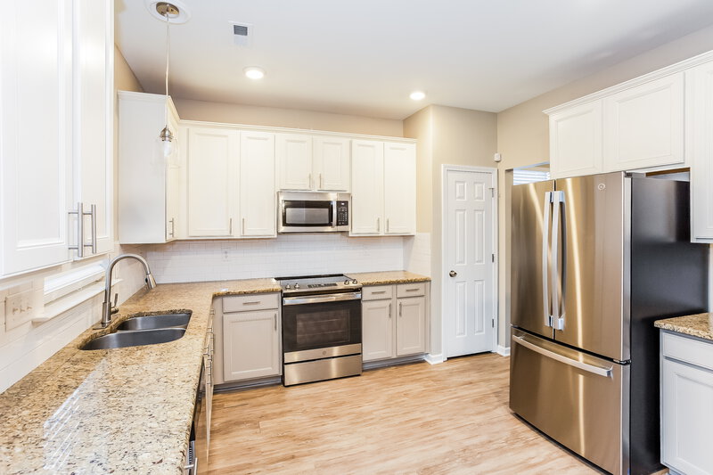 2,130/Mo, 13703 Rutherglen Ct Charlotte, NC 28213 Kitchen View