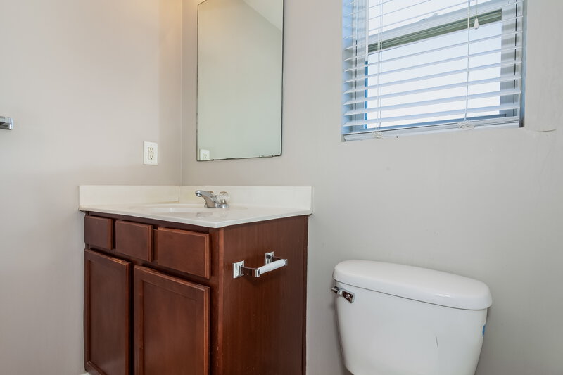2,040/Mo, 2122 Verde Creek Rd Charlotte, NC 28214 Main Bathroom View