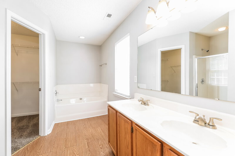 2,075/Mo, 13965 Dingess Rd Charlotte, NC 28273 Main Bathroom View