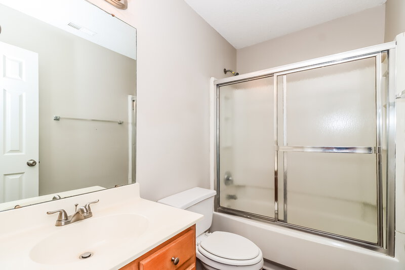 2,280/Mo, 7220 Reynard Ln Charlotte, NC 28215 Bathroom View 2