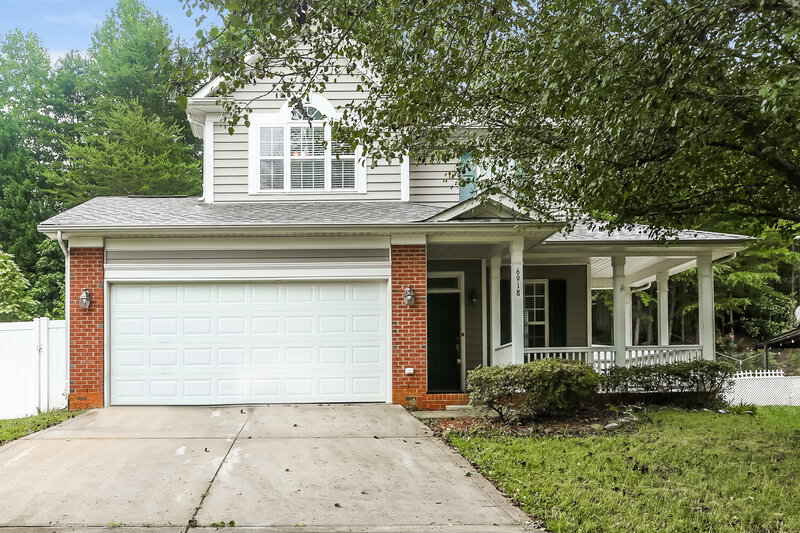 2,210/Mo, 6918 Lowen Rd Charlotte, NC 28269 Front View