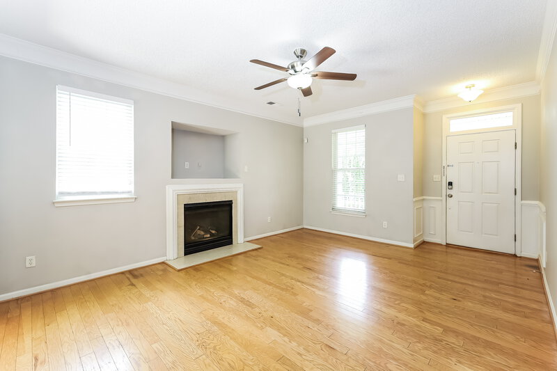 2,160/Mo, 6918 Lowen Rd Charlotte, NC 28269 Living Room View