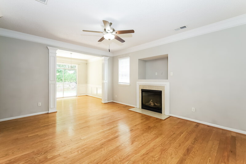 2,160/Mo, 6918 Lowen Rd Charlotte, NC 28269 Living Room View 2