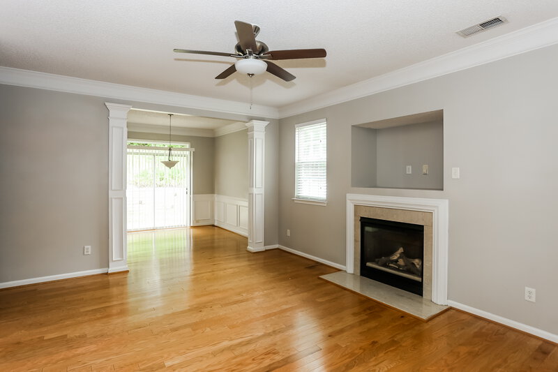 2,210/Mo, 6918 Lowen Rd Charlotte, NC 28269 Living Room View