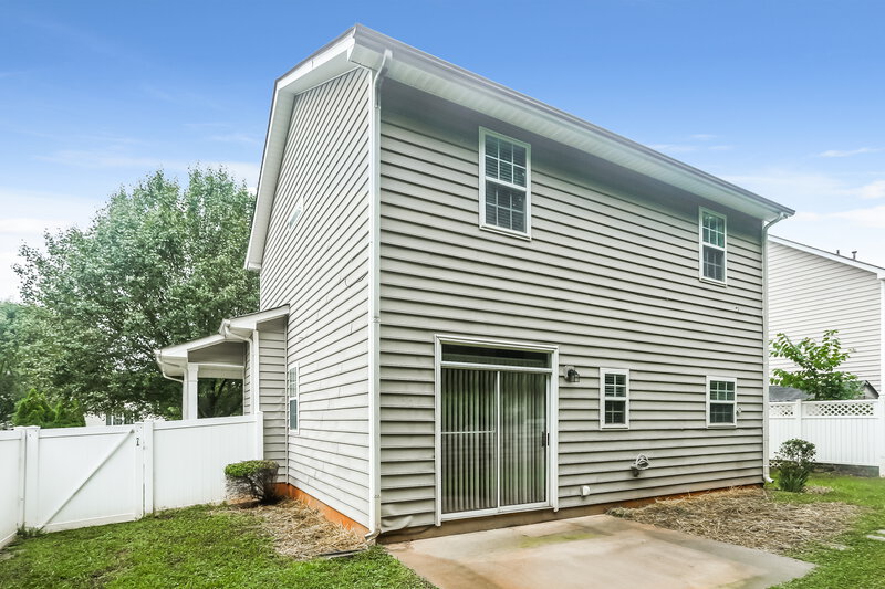 2,210/Mo, 6918 Lowen Rd Charlotte, NC 28269 Rear View 2