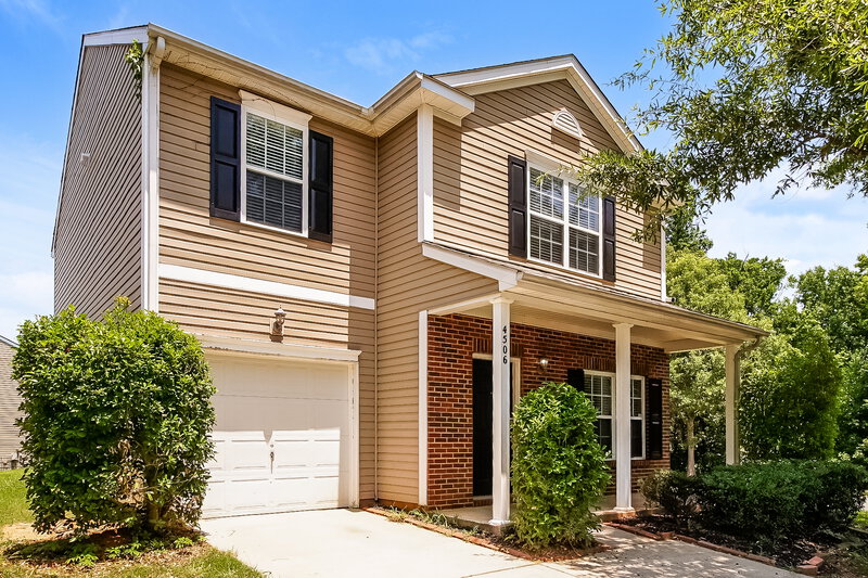 2,035/Mo, 4506 Carnfeld Ln Charlotte, NC 28215 Front View